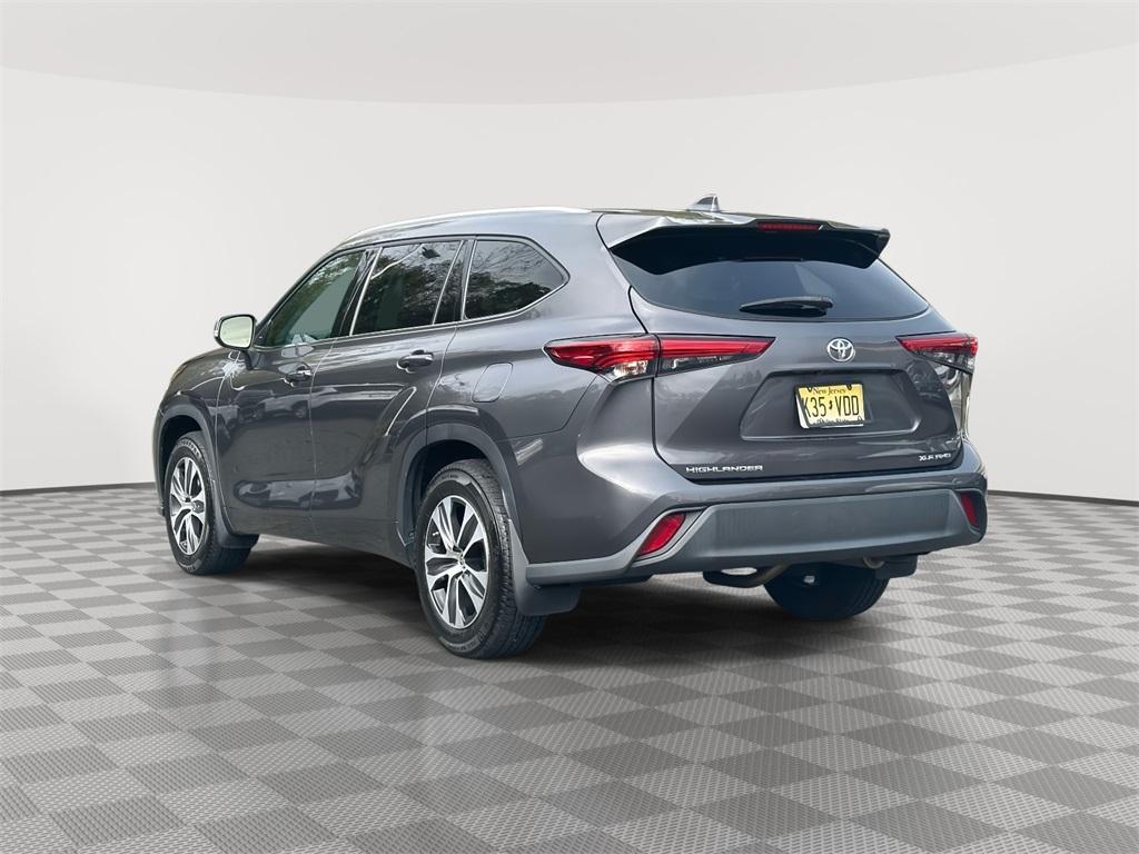 used 2022 Toyota Highlander car, priced at $30,467