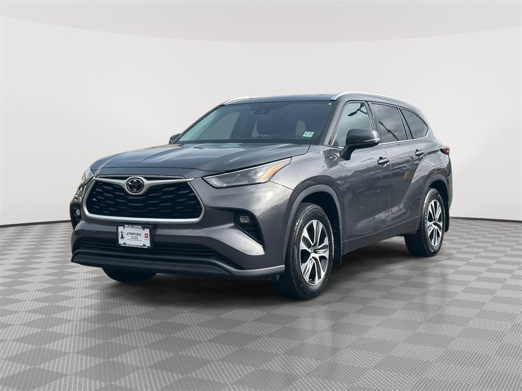 used 2022 Toyota Highlander car, priced at $30,467