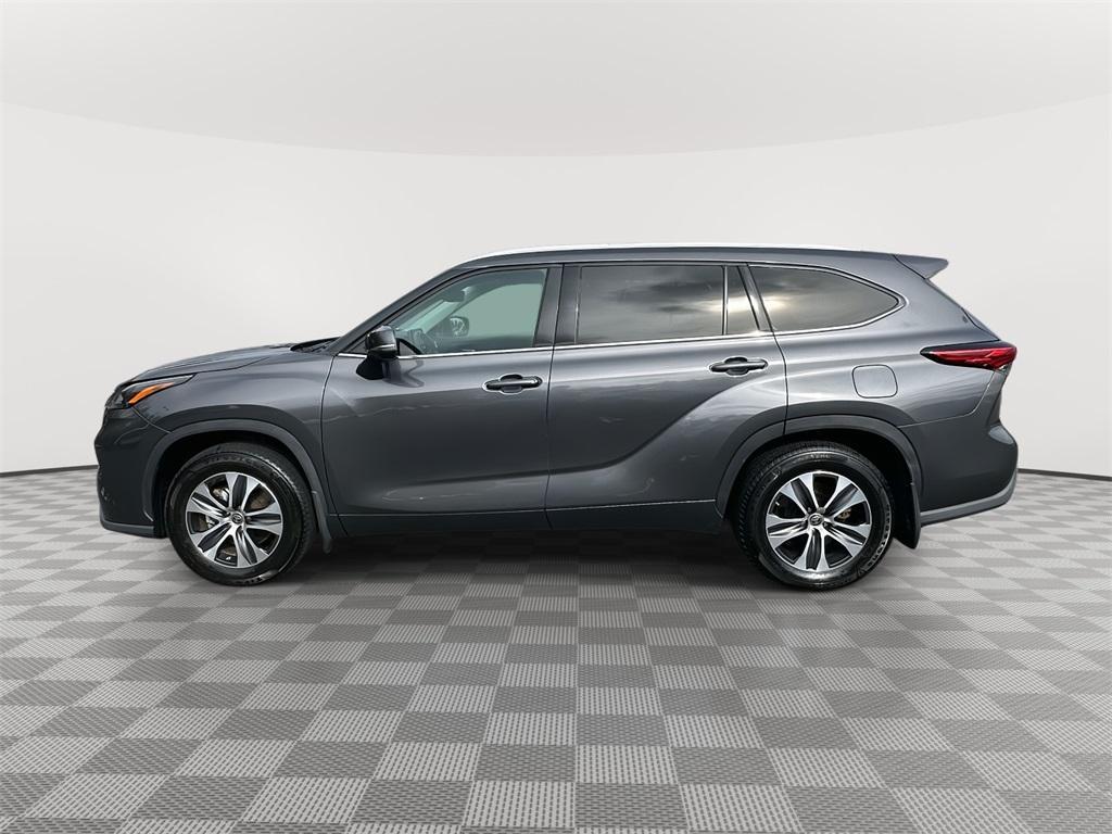 used 2022 Toyota Highlander car, priced at $30,467