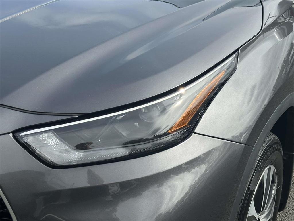 used 2022 Toyota Highlander car, priced at $30,467