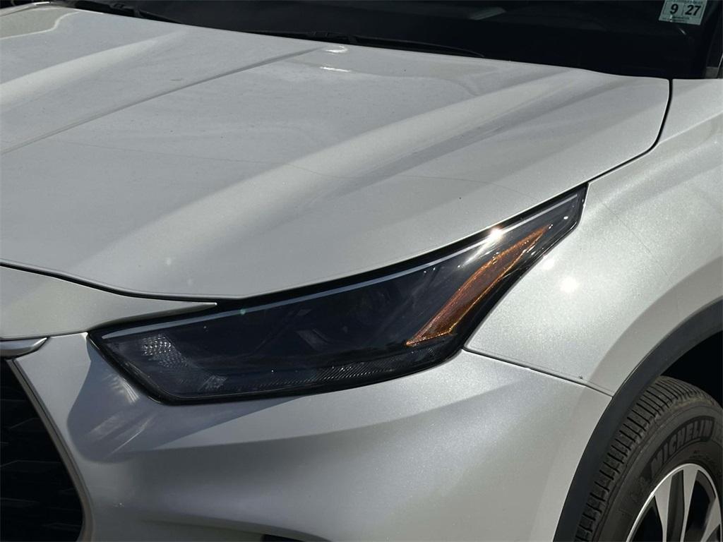 used 2022 Toyota Highlander car, priced at $32,852