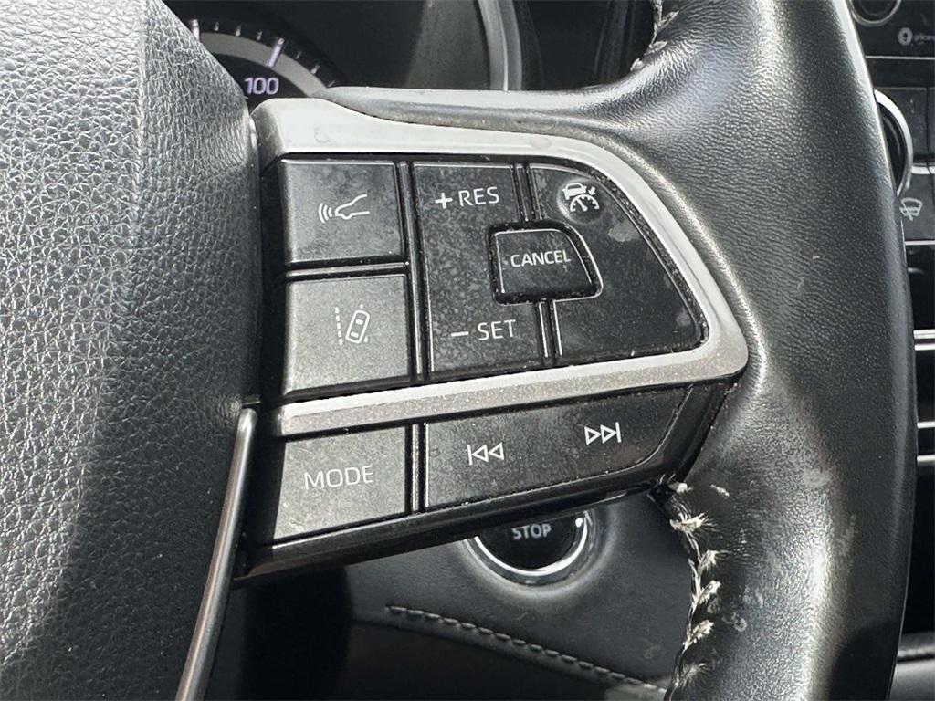 used 2022 Toyota Highlander car, priced at $32,852