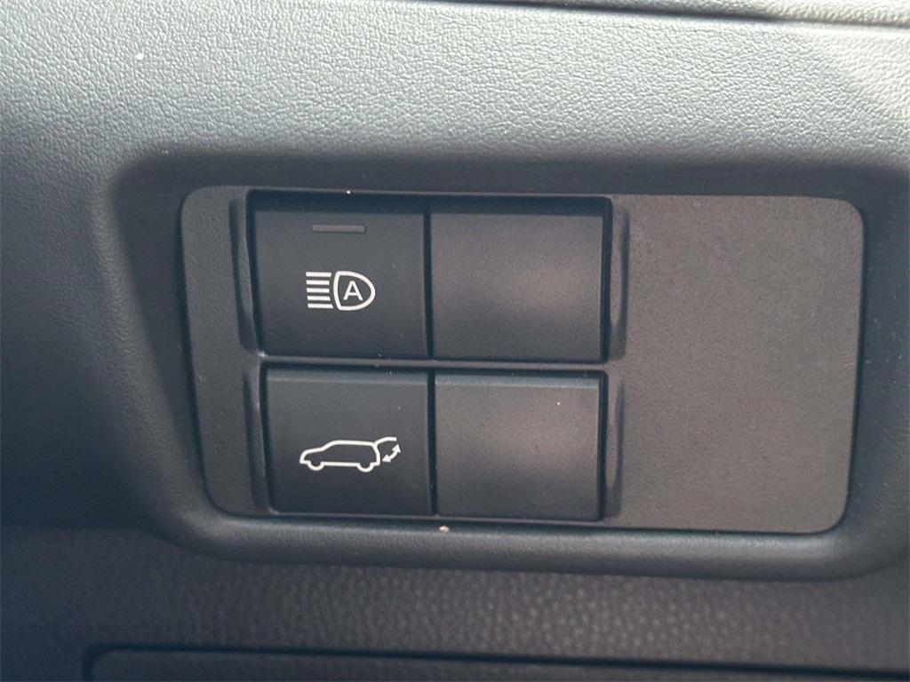 used 2022 Toyota Highlander car, priced at $32,852