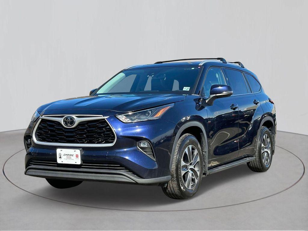 used 2022 Toyota Highlander car, priced at $34,494