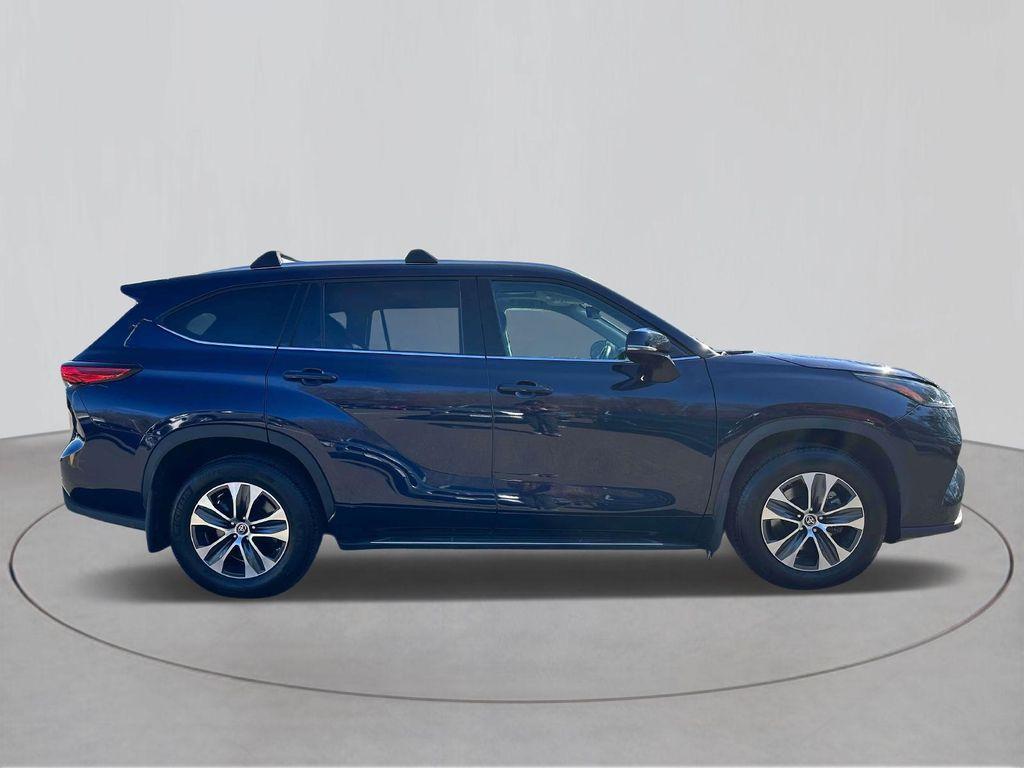 used 2022 Toyota Highlander car, priced at $34,494