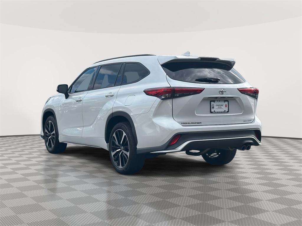 used 2022 Toyota Highlander car, priced at $35,220