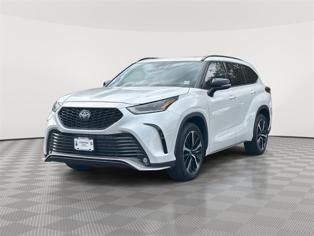 used 2022 Toyota Highlander car, priced at $35,220