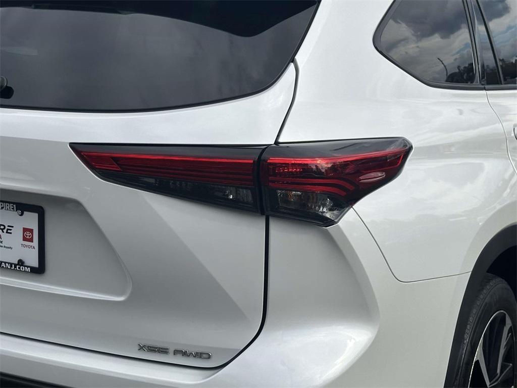 used 2022 Toyota Highlander car, priced at $35,220
