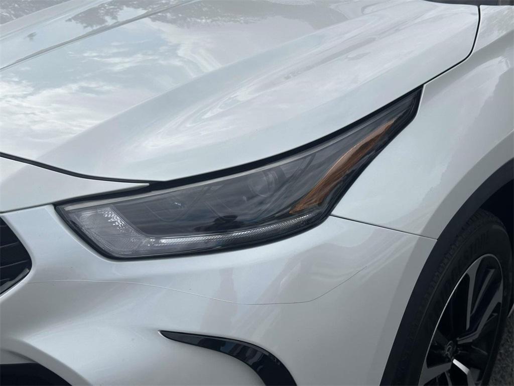 used 2022 Toyota Highlander car, priced at $35,220