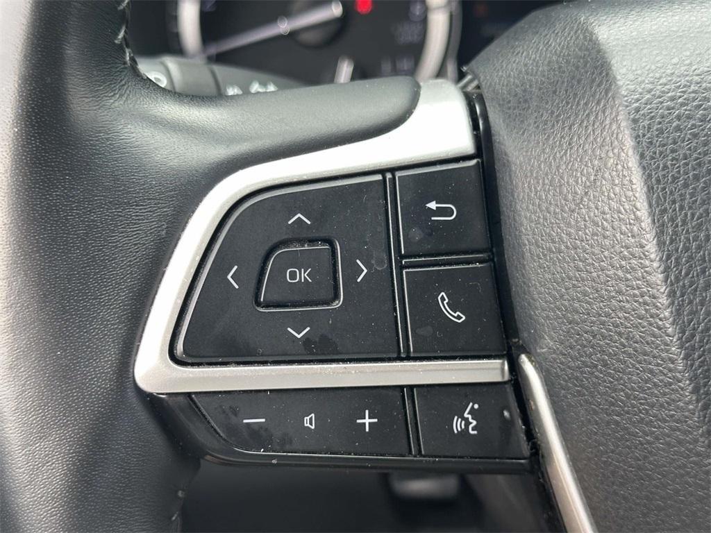used 2022 Toyota Highlander car, priced at $35,220