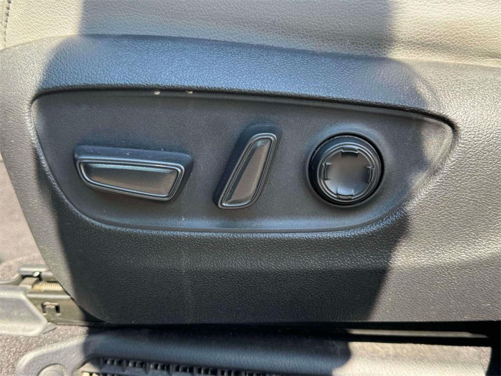used 2023 Toyota Sienna car, priced at $46,019