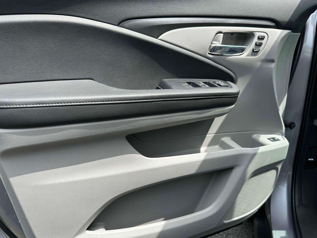 used 2022 Honda Pilot car, priced at $33,150