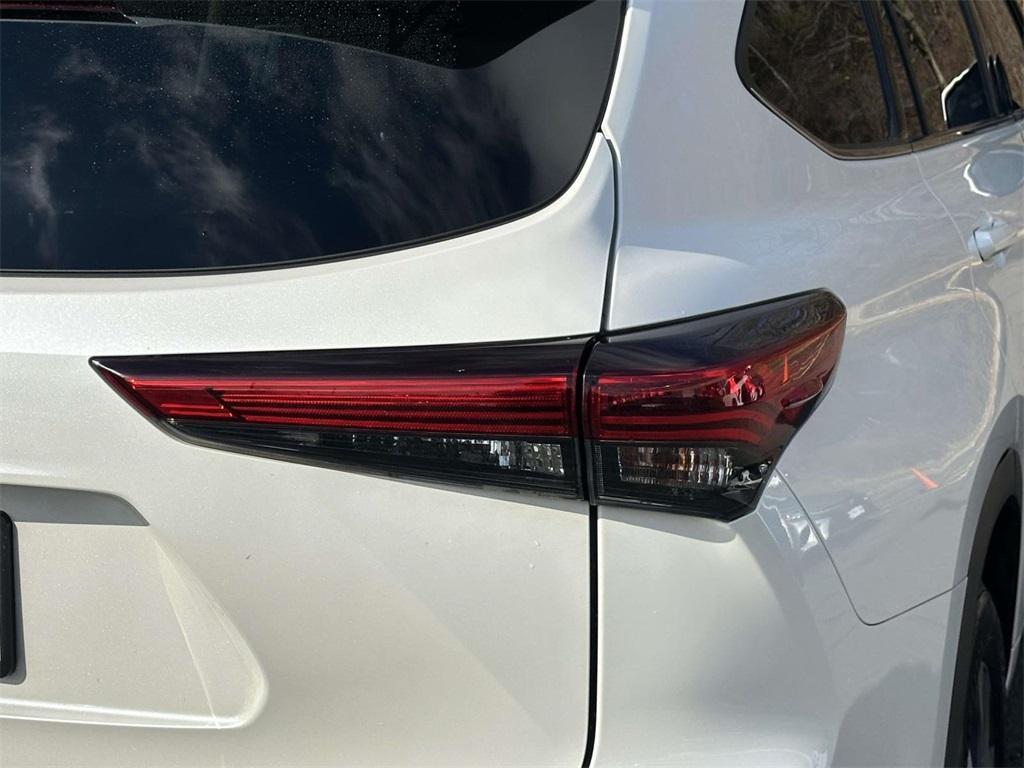 used 2020 Toyota Highlander car, priced at $25,922