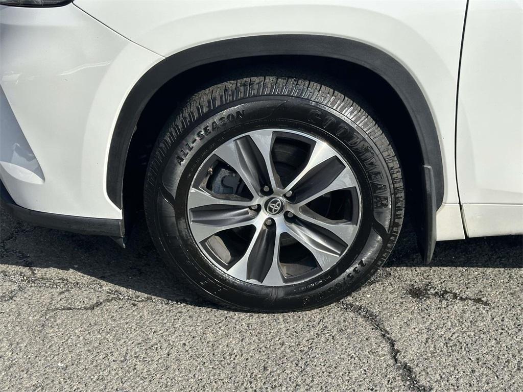used 2020 Toyota Highlander car, priced at $25,922