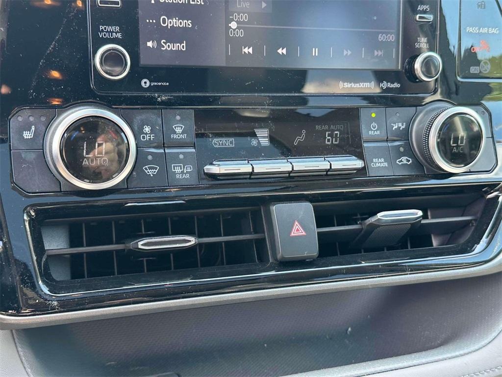 used 2021 Toyota Highlander car, priced at $33,399