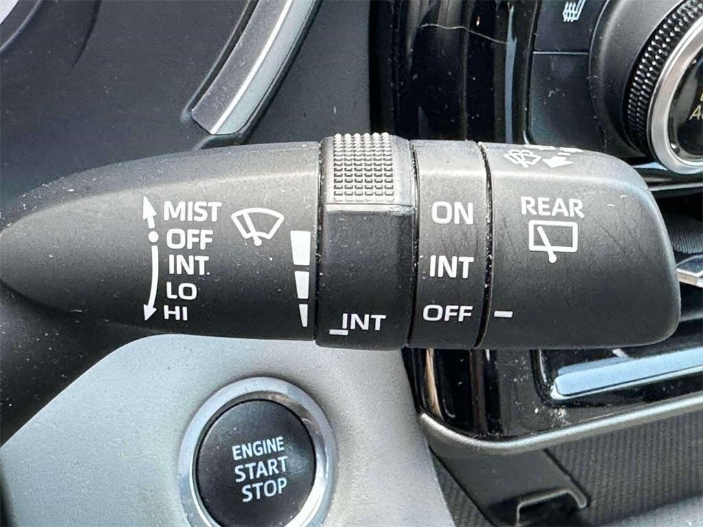 used 2021 Toyota Highlander car, priced at $33,399