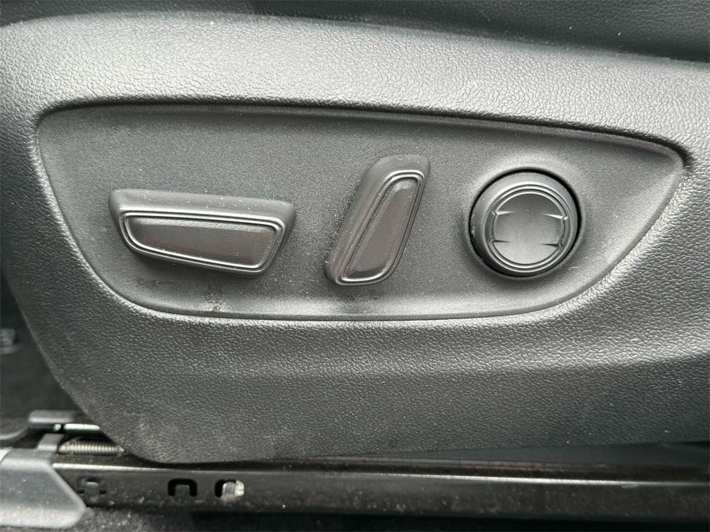 used 2023 Toyota Highlander car, priced at $31,732