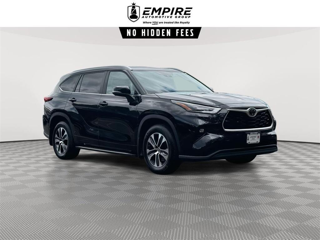 used 2023 Toyota Highlander car, priced at $31,998