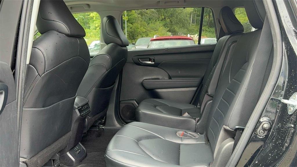 used 2023 Toyota Highlander car, priced at $31,732