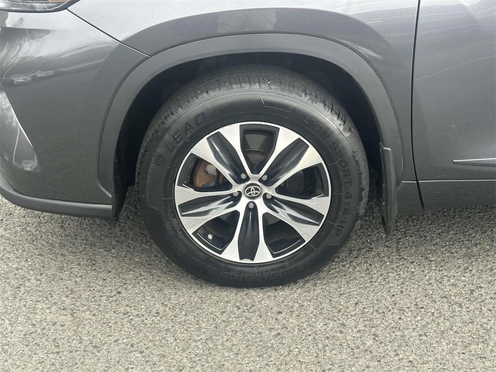 used 2023 Toyota Highlander car, priced at $34,979