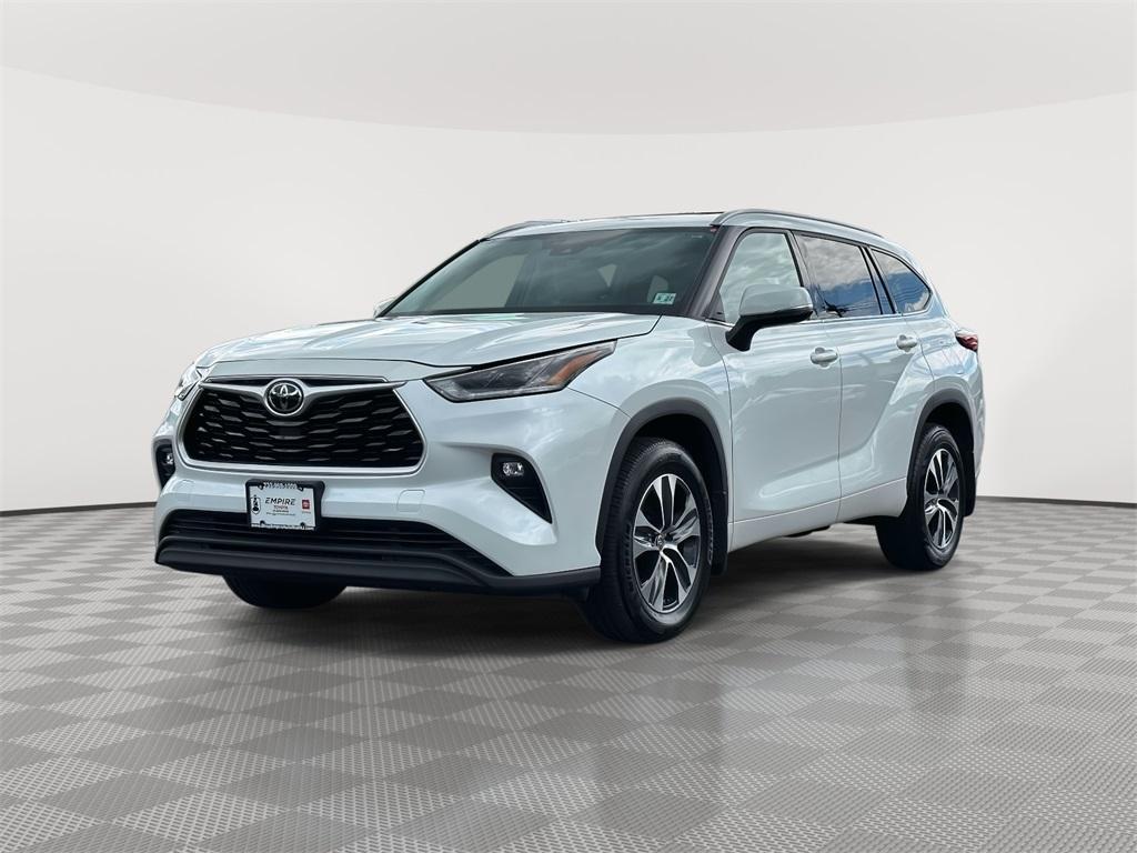 used 2022 Toyota Highlander car, priced at $33,997