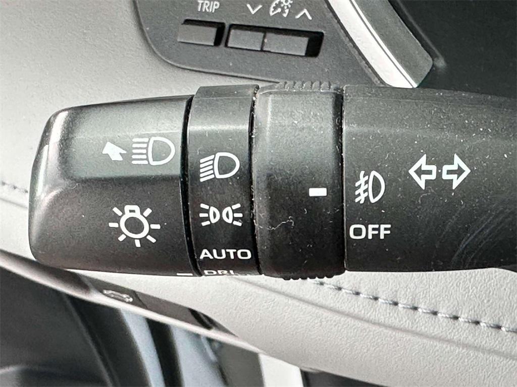 used 2022 Toyota Highlander car, priced at $33,997