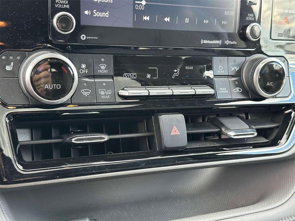 used 2022 Toyota Highlander car, priced at $33,997