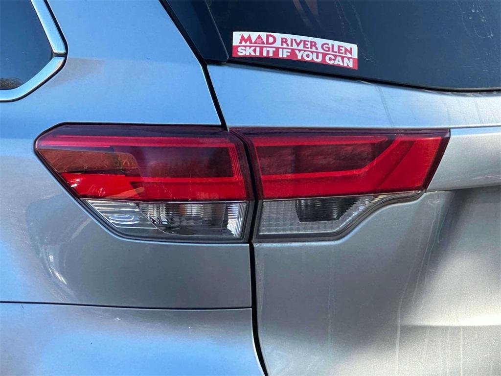 used 2019 Toyota Highlander Hybrid car, priced at $26,216