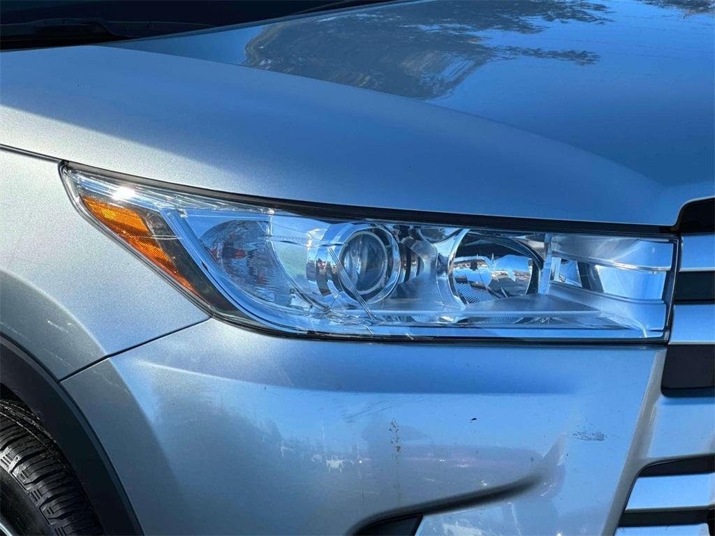 used 2019 Toyota Highlander Hybrid car, priced at $26,216