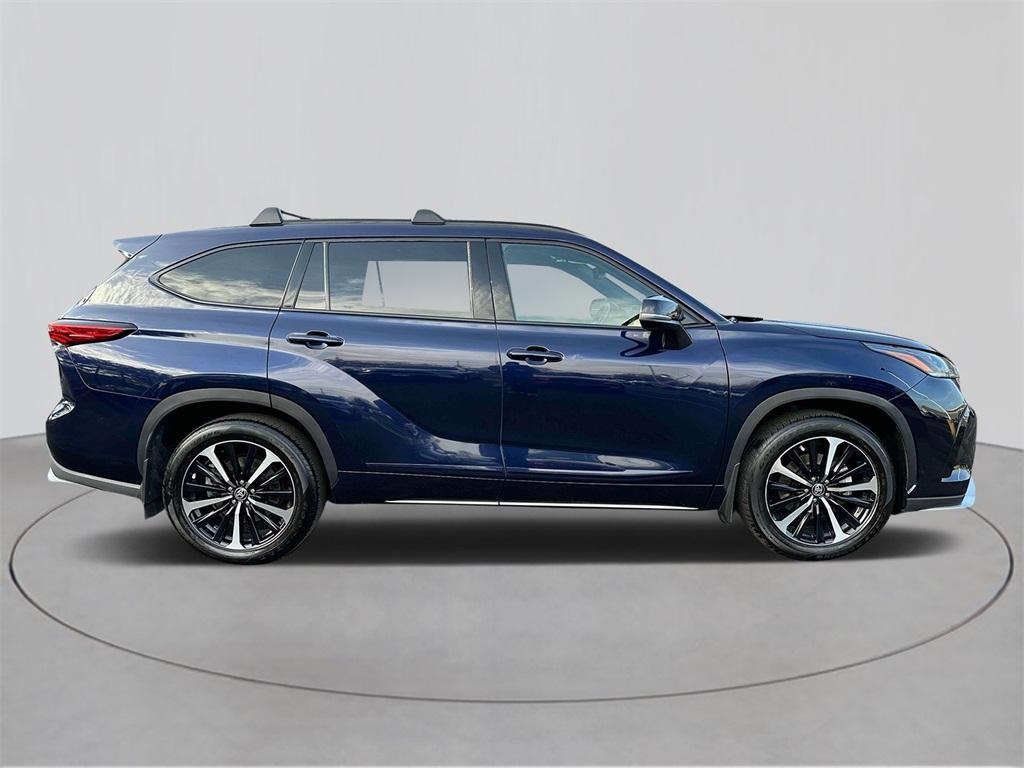 used 2022 Toyota Highlander car, priced at $37,403