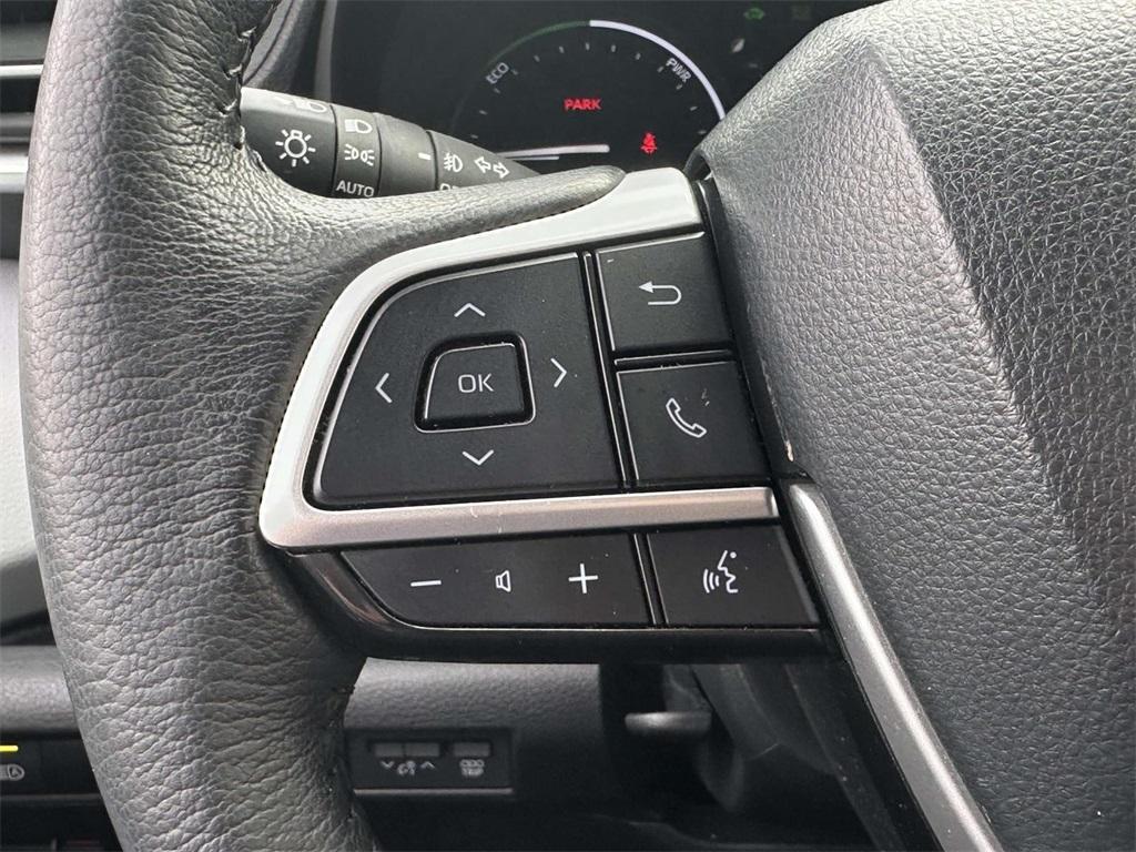 used 2025 Toyota Sienna car, priced at $40,295