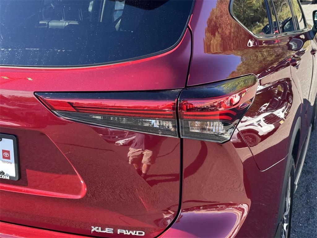 used 2022 Toyota Highlander car, priced at $37,196