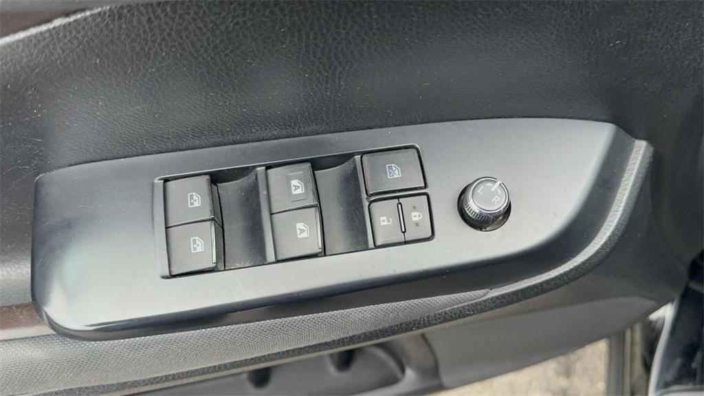 used 2019 Toyota Highlander car, priced at $15,921