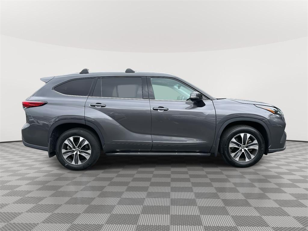 used 2022 Toyota Highlander car, priced at $37,750