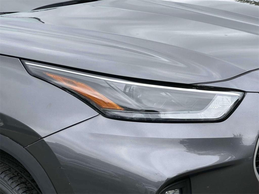 used 2022 Toyota Highlander car, priced at $37,750