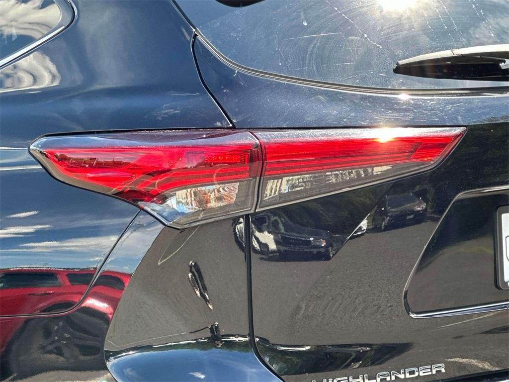 used 2020 Toyota Highlander car, priced at $23,850