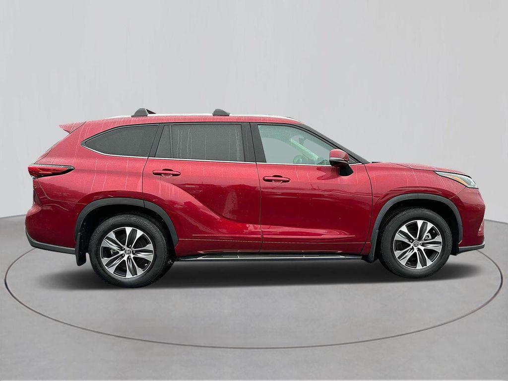 used 2022 Toyota Highlander car, priced at $37,929