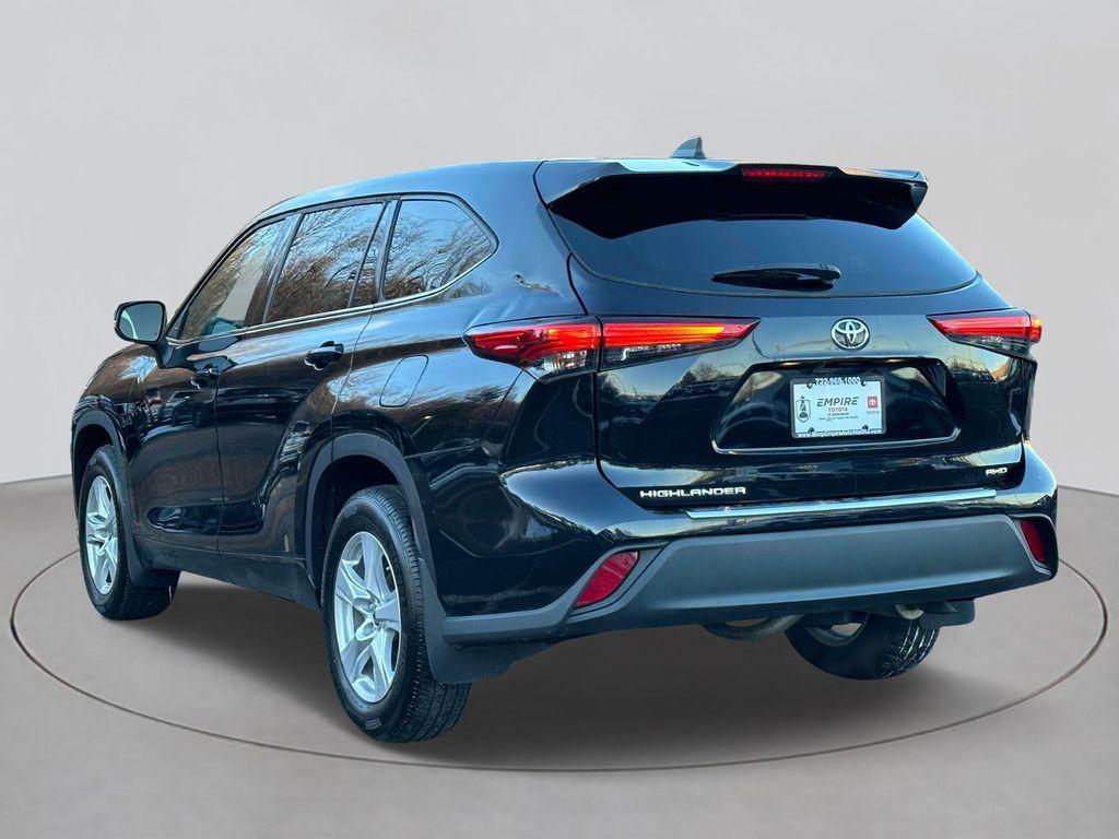 used 2022 Toyota Highlander car, priced at $32,380