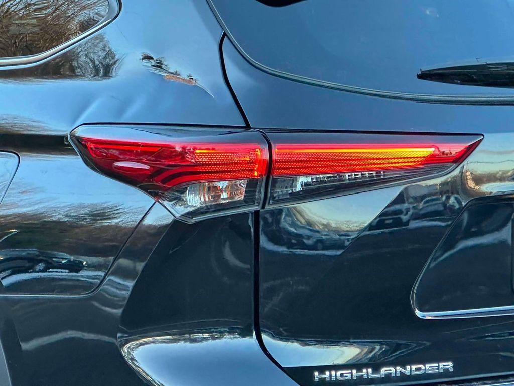 used 2022 Toyota Highlander car, priced at $32,380