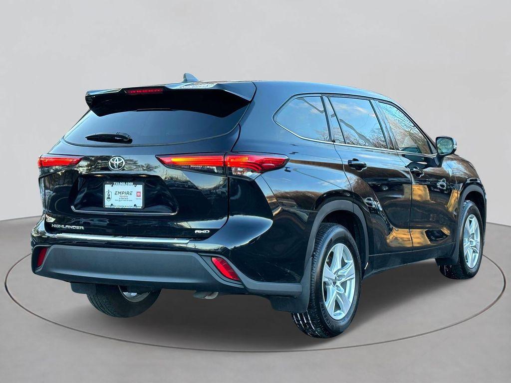 used 2022 Toyota Highlander car, priced at $32,380