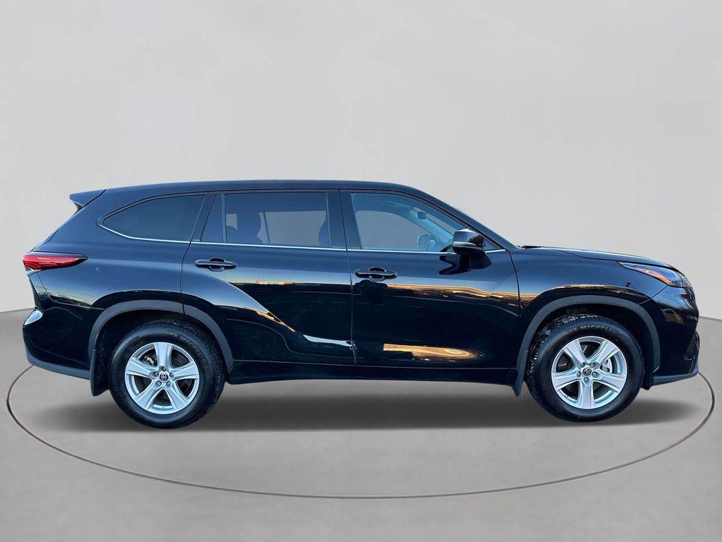 used 2022 Toyota Highlander car, priced at $32,380