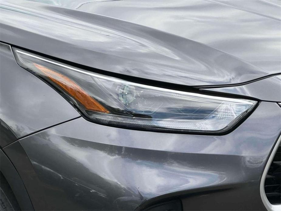 used 2021 Toyota Highlander car, priced at $32,610