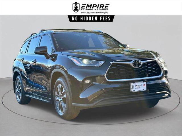 used 2022 Toyota Highlander car, priced at $32,135