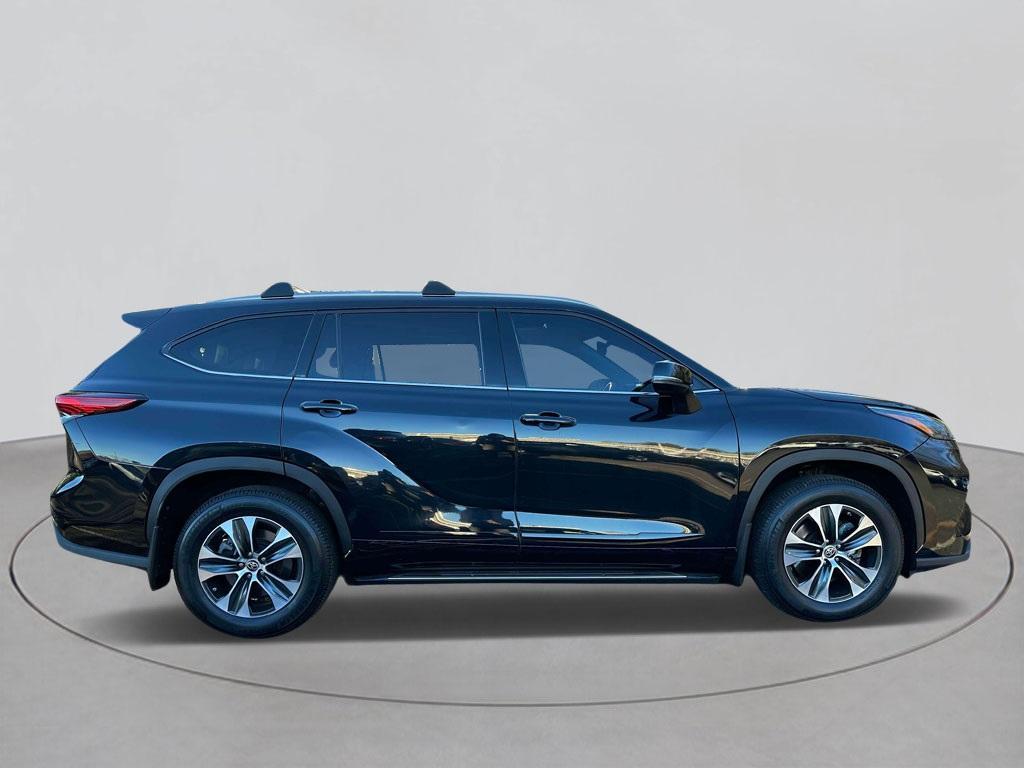 used 2022 Toyota Highlander car, priced at $29,488