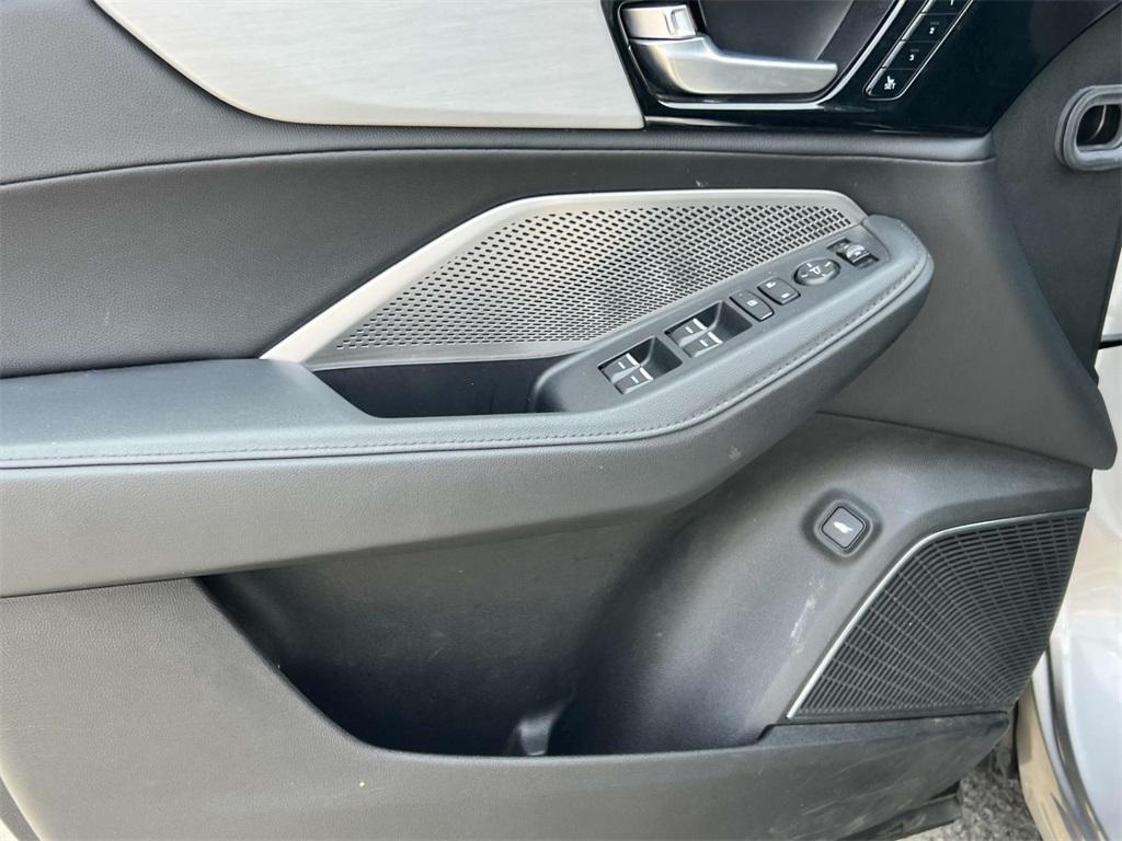 used 2024 Acura MDX car, priced at $46,421