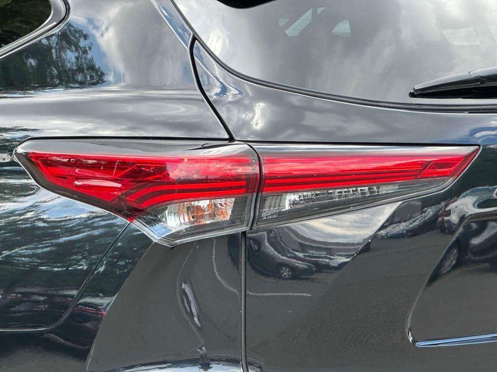 used 2022 Toyota Highlander car, priced at $34,499