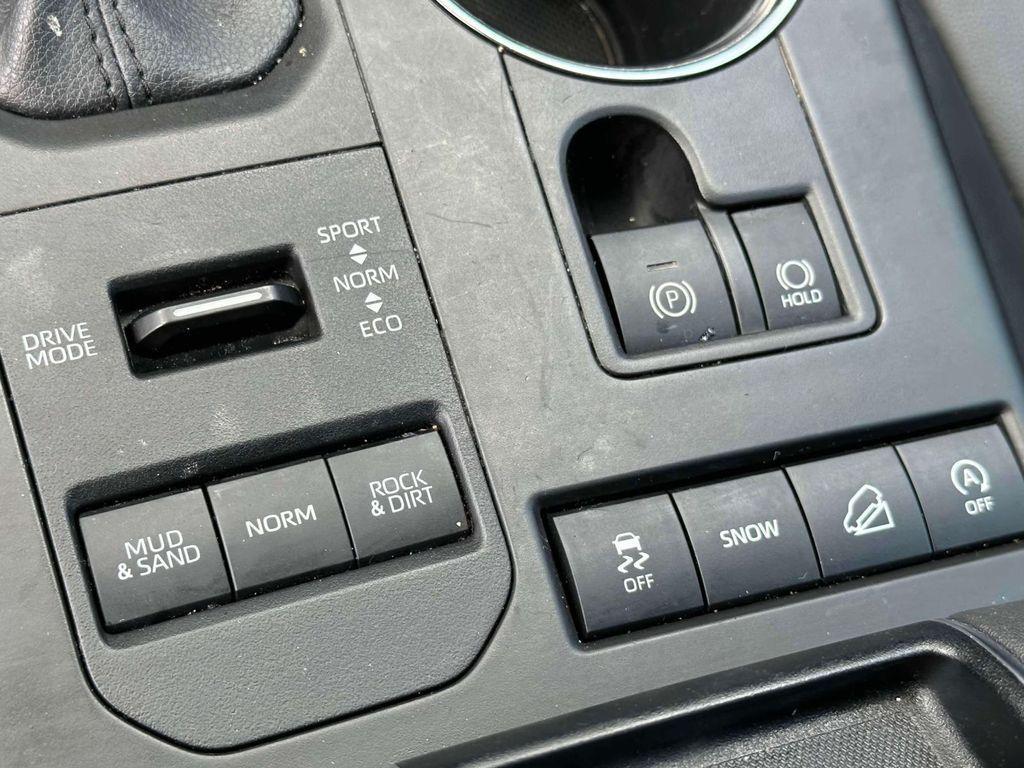 used 2022 Toyota Highlander car, priced at $34,499