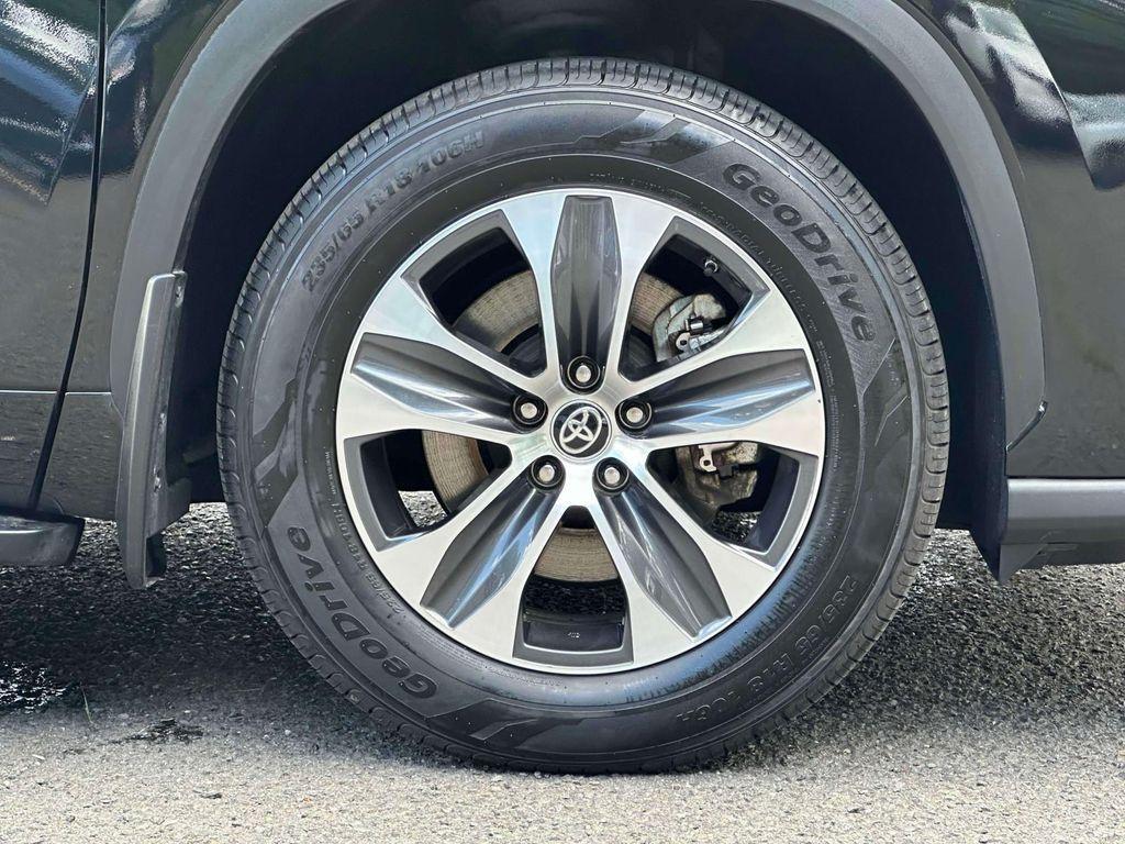 used 2022 Toyota Highlander car, priced at $34,499