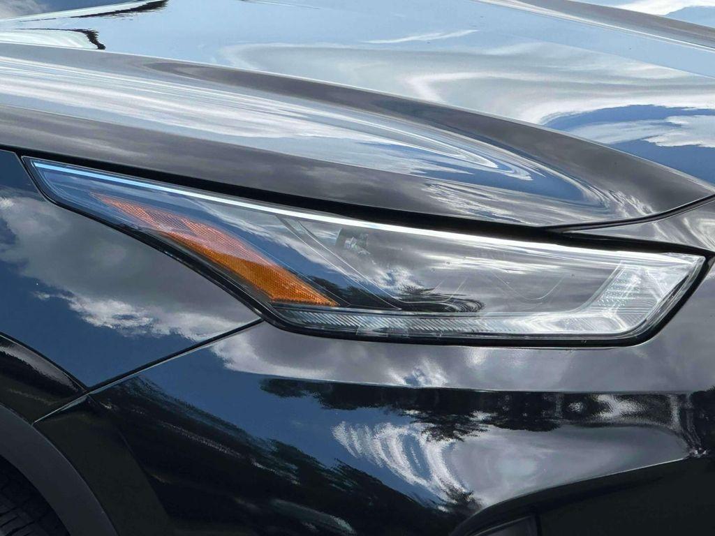 used 2022 Toyota Highlander car, priced at $34,499