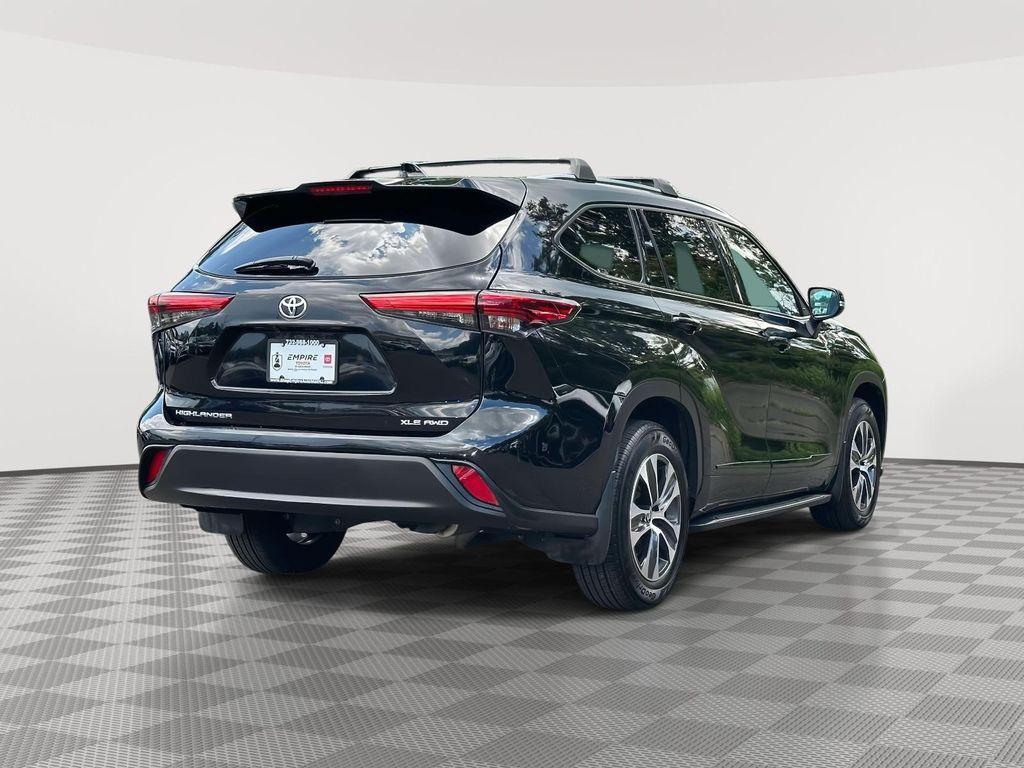 used 2022 Toyota Highlander car, priced at $34,499